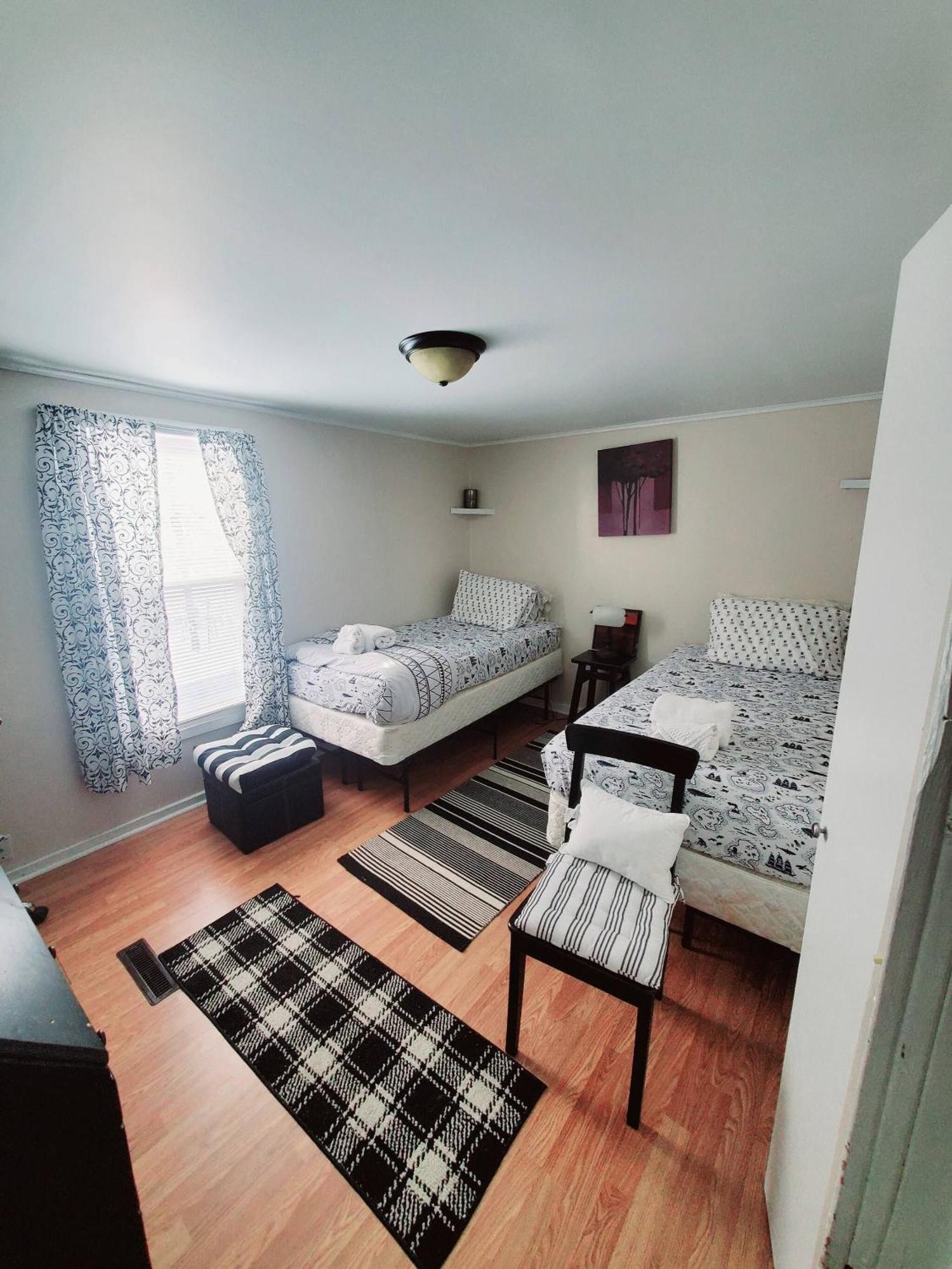 Room In Guest Room - Black-White Rm By Yale U New Haven Extérieur photo